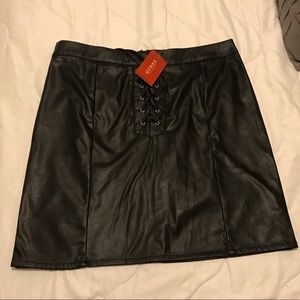 Guess Black mid skirt